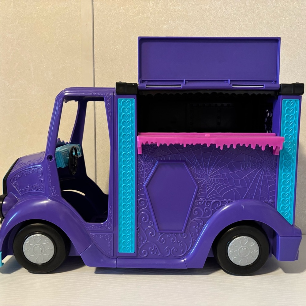 Monster High | Purple Toy Vehicle with Bat Design - Picture 2 of 7